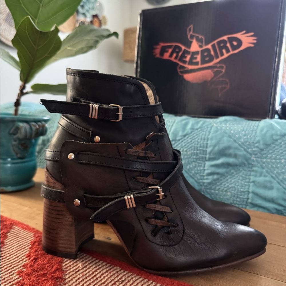 SOLD! Freebird Jerome black new size 10